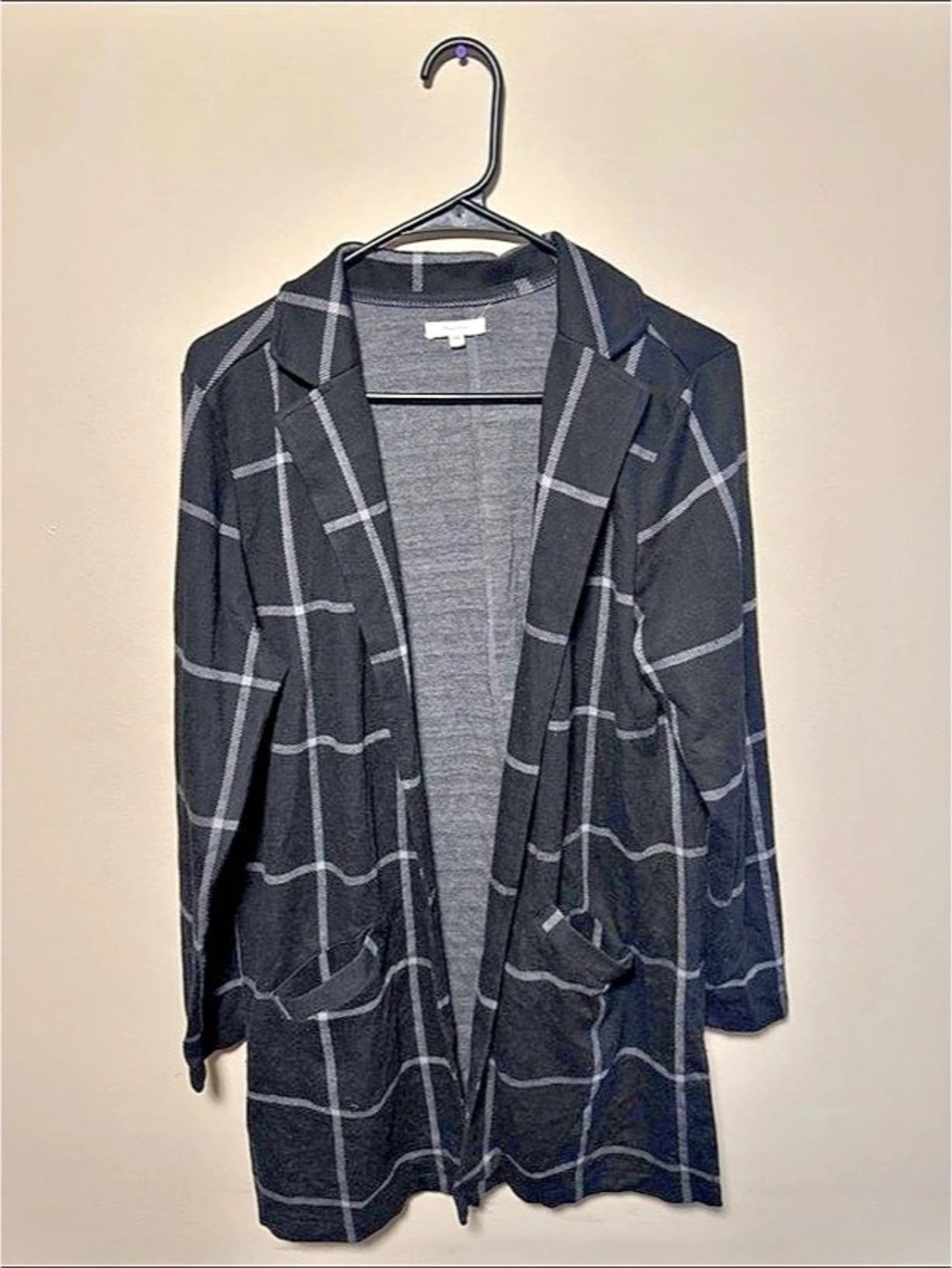 Maurices Plaid Cardigan in Black & Gray Size Medium Like New